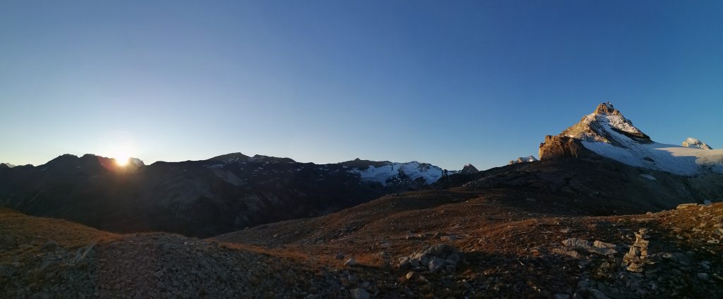 primo sole sulla granta parei se sul ghiacciaio di Goletta
