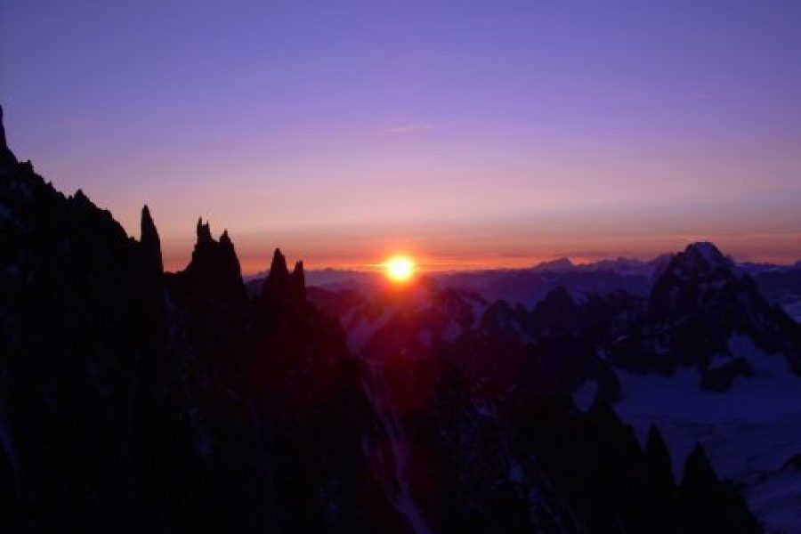 alba sulle Aiguilles du Diables