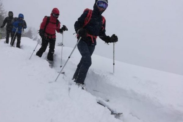 Scialpinismo a Pila, in Valle d'Aosta, durante un corso di scialpinismo