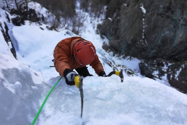 Salia della "Sorgente del Falco" una bella cascata di ghiaccio in Valtournenche